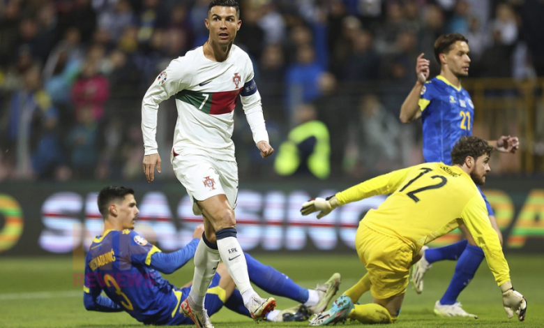 Ronaldo ghi cú đúp trong ngày Bồ Đào Nha thắng 5-0